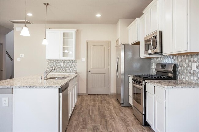 Foto del edificio - 7939 Cypress Dr