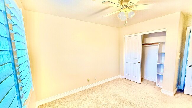 Unidad D - 40 Caddy Cir