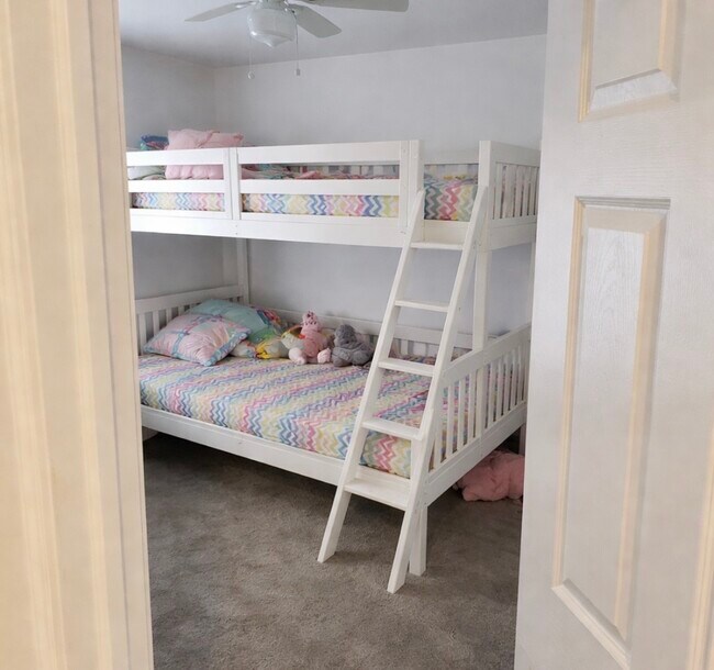 Foto del edificio - 13 S Main St