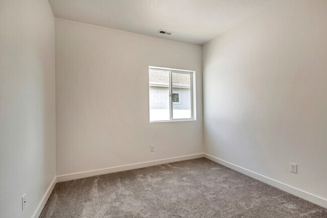 Foto del edificio - 11474 Andover Rd