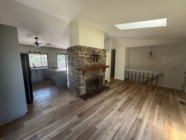 Foto del edificio - 3819 Midsummer Ln S