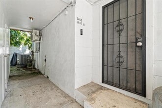 Building Photo - 2453 SW 17th St