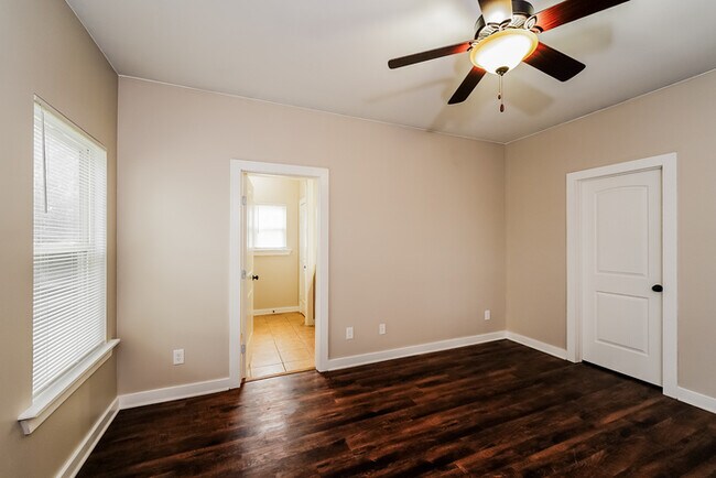 Foto del edificio - 245 Hathaway Ln