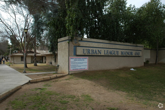 Letrero del edificio - Urban League Manor