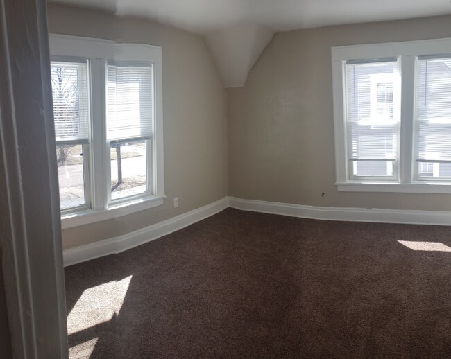 Building Photo - 3004 Enoch Ave