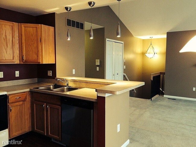 Foto del edificio - 2 br, 2 bath Condo - 15451 Claremont Drive 18