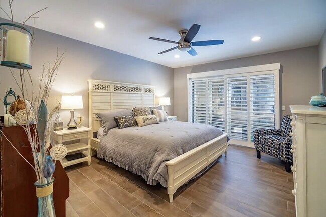Foto del edificio - Completely remodeled and updated condo loc...