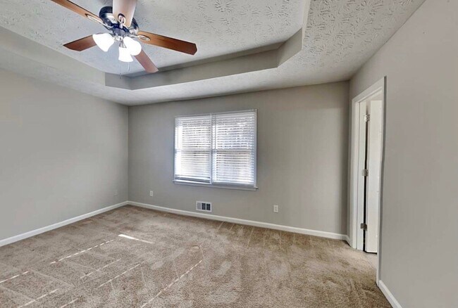 Foto del edificio - 301 E Country Woods Dr