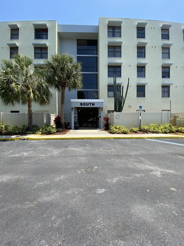 Primary Photo - 701 S Madison Ave