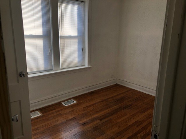 Foto del edificio - 510-512 W 75th St