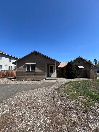 Building Photo - 1204 N Brooklane St