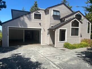 Building Photo - 735 Esther Ln
