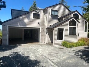 Building Photo - 735 Esther Ln