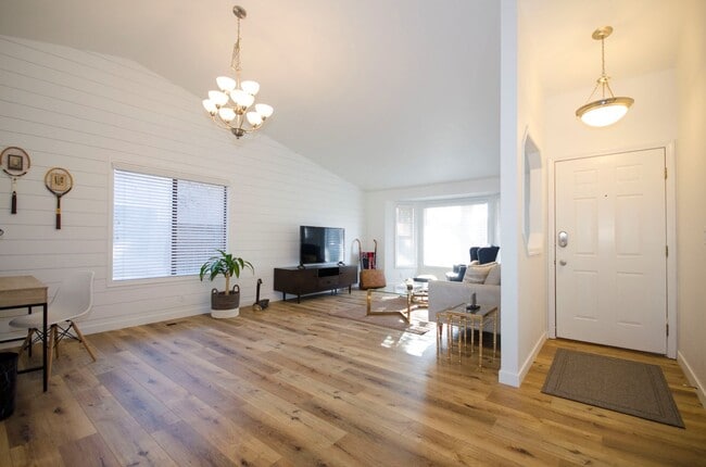 Building Photo - Beautiful Just Renovated 3 bedroom Single Level Home with Wonderful Fenced Backyard- Pet Friendly