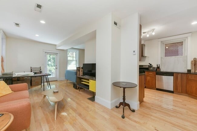 Foto del edificio - 73 Lubec St