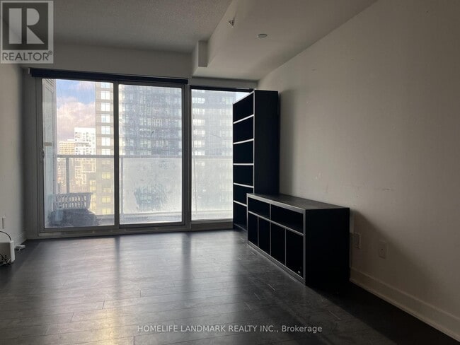 Building Photo - 17 Bathurst St