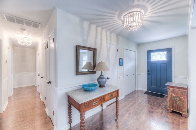 Foto del edificio - FOR LEASE | Mid-town Tulsa | Available Now!