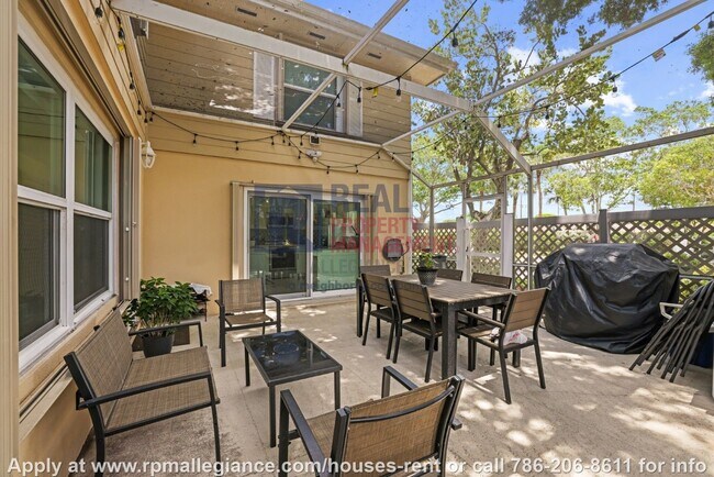 Foto del edificio - Stylish 2-Bedroom Townhome in Gated Boynto...