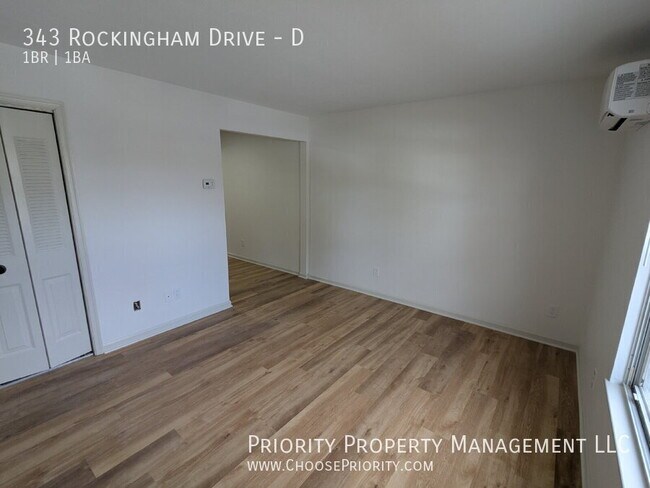 Foto del edificio - 343 Rockingham Dr
