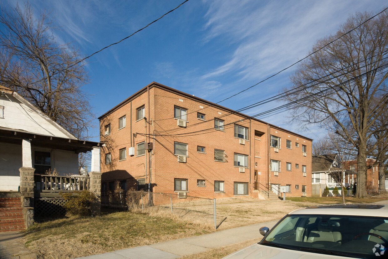 Foto principal - 3312 E St SE