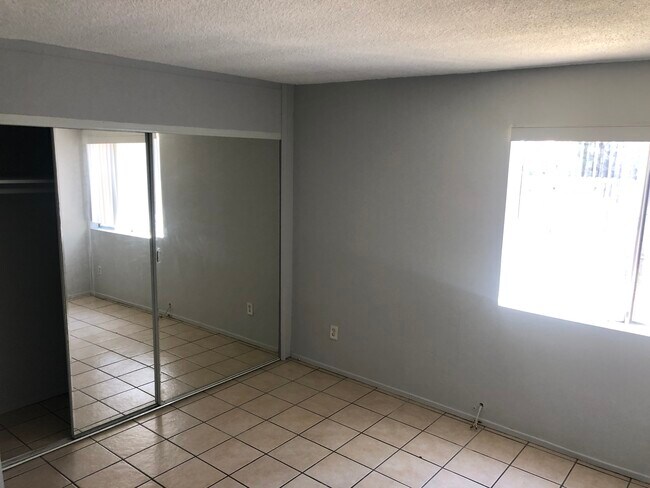 Building Photo - 7405 Hazeltine Ave
