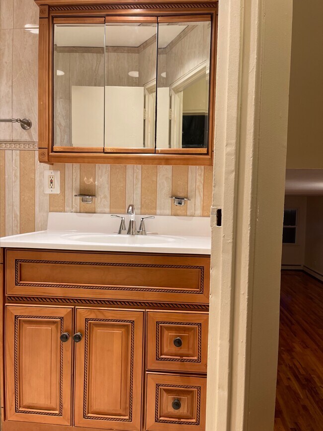 Foto del edificio - 1019 E 59th St