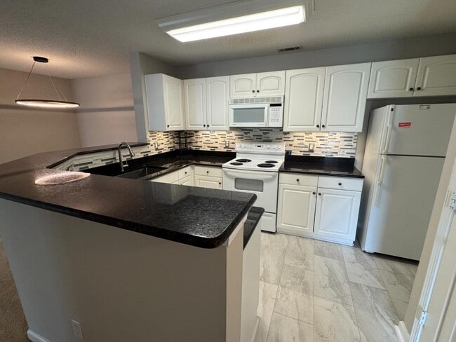 Foto del edificio - 100 Kensington Blvd