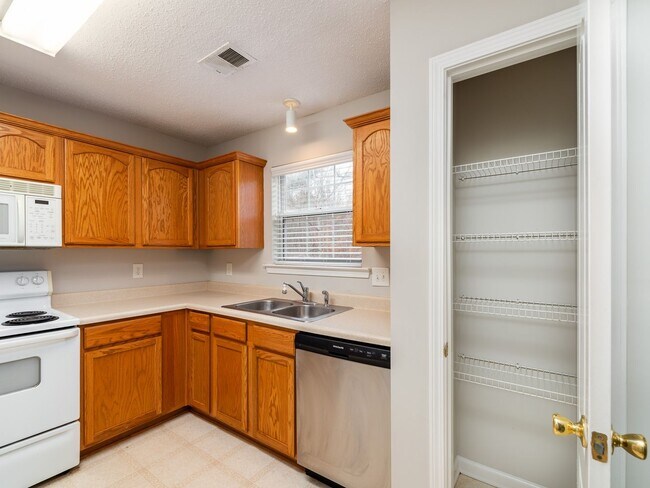 Foto del edificio - 2 Bedroom 2 Bath Townhome with Unfinished Basement