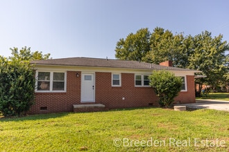 Building Photo - 1096 Elm Cir