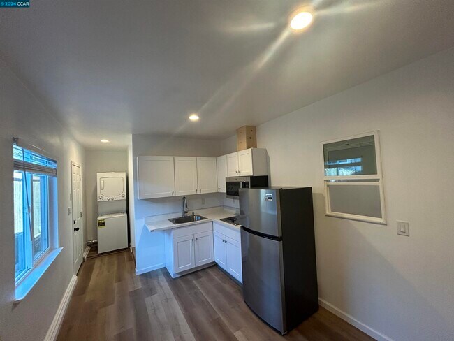 Building Photo - 3506 Cardinal Dr