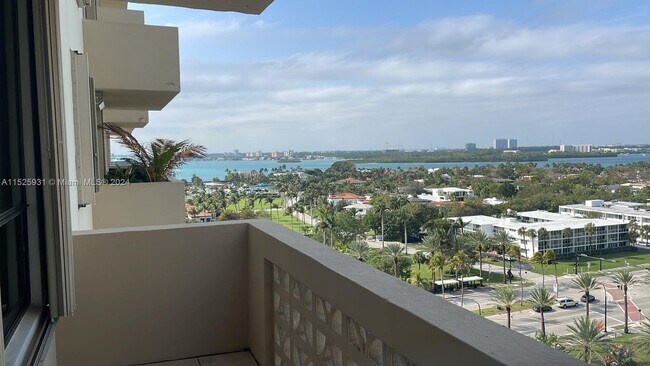 Foto del edificio - 10185 Collins Ave