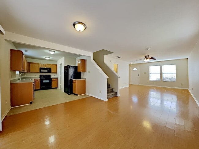 Building Photo - 826 Littleton Dr