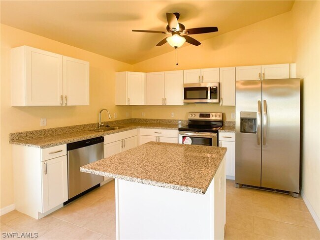 Building Photo - 319 NE 7th St