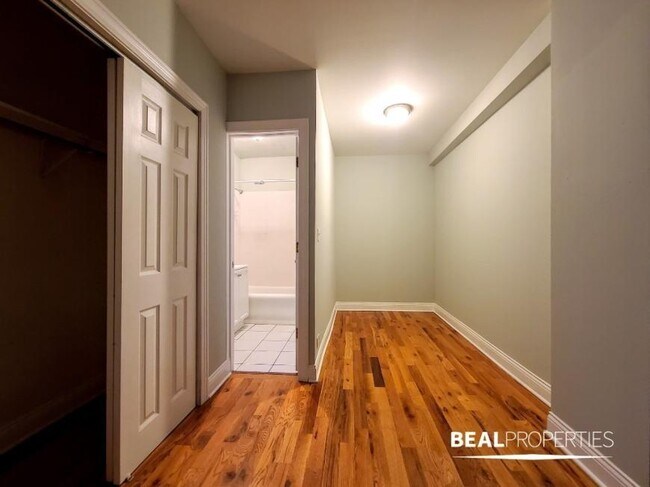 Foto del edificio - 0 bedroom in CHICAGO IL 60610