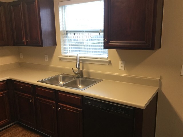 Foto del edificio - 4897 Bryant Dr
