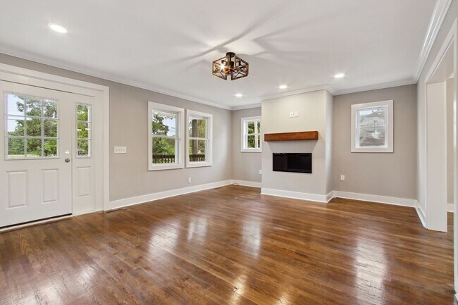 Building Photo - 4 Bedroom Single Family in Durham