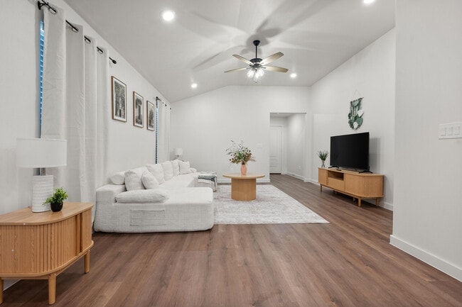 Building Photo - 2163 Langford Ave