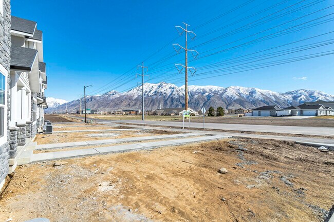 Building Photo - 1040 S 1200 W