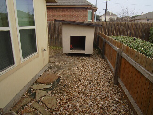 Building Photo - 7012 Cokui Dr