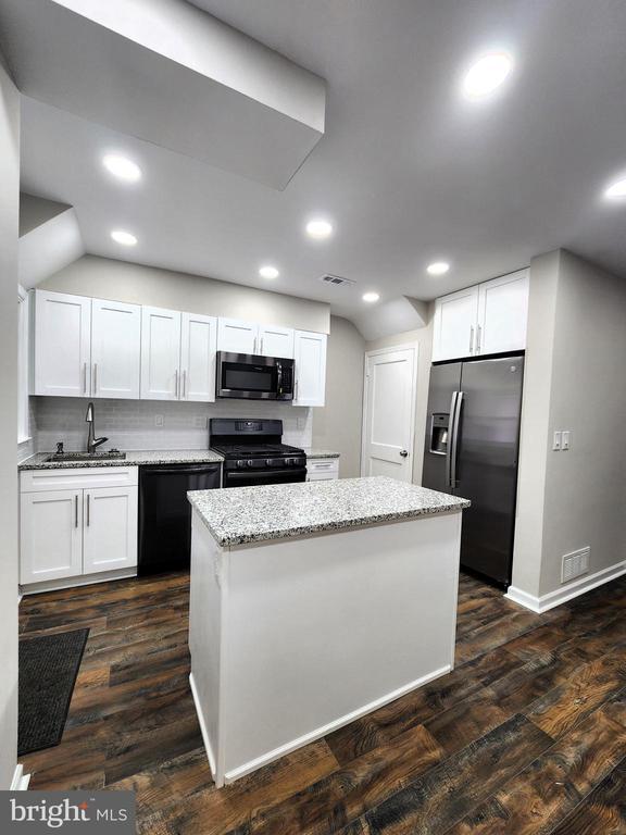 Building Photo - 349 Grovethorn Rd
