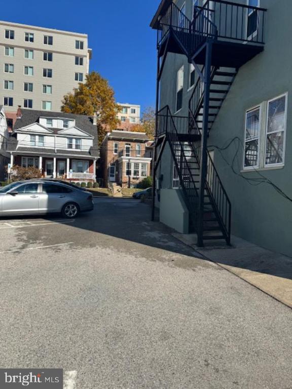 Foto del edificio - 4 W Athens Ave