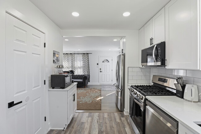 Open floorplan - 1900 Pratt Ave