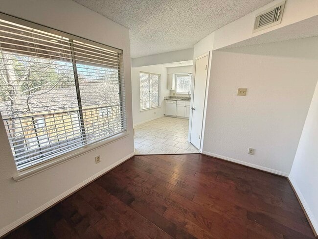 Foto del edificio - 12100 Overbrook Ln