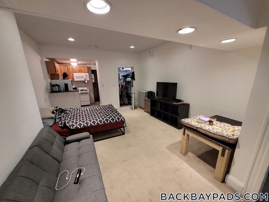 Foto principal - 379 Commonwealth Ave