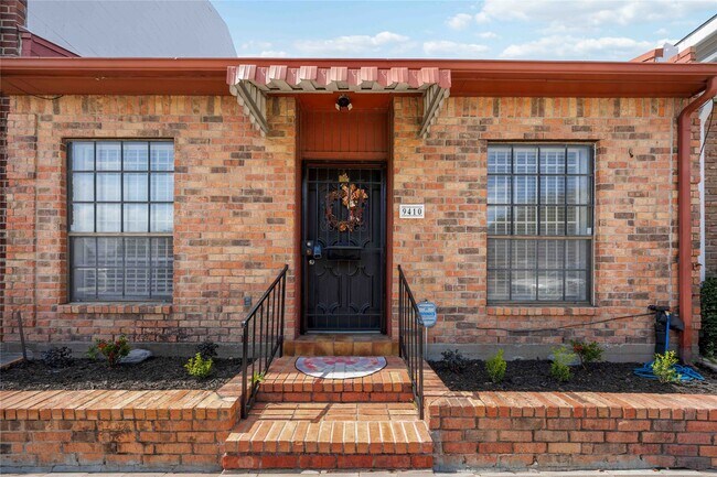 Foto del edificio - 9410 Stonehouse Ln