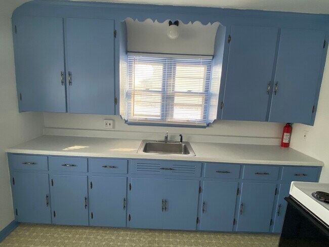 Kitchen - 19907 Farmington Rd