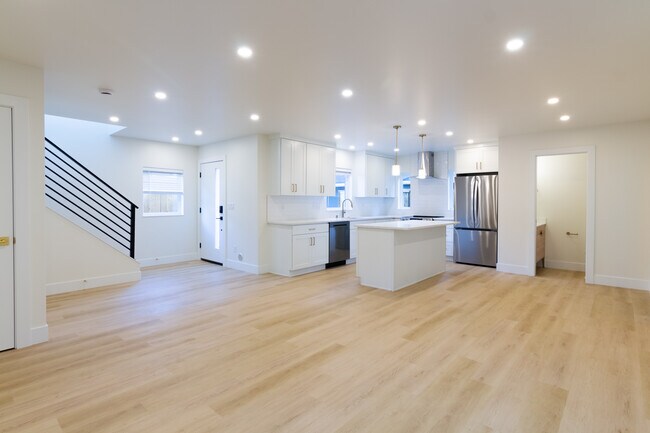 Foto del edificio - 6547 26th Ave NW