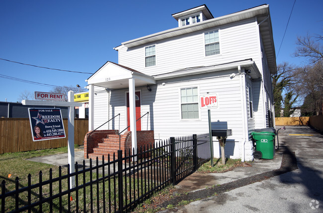 Building Photo - 123 2nd St