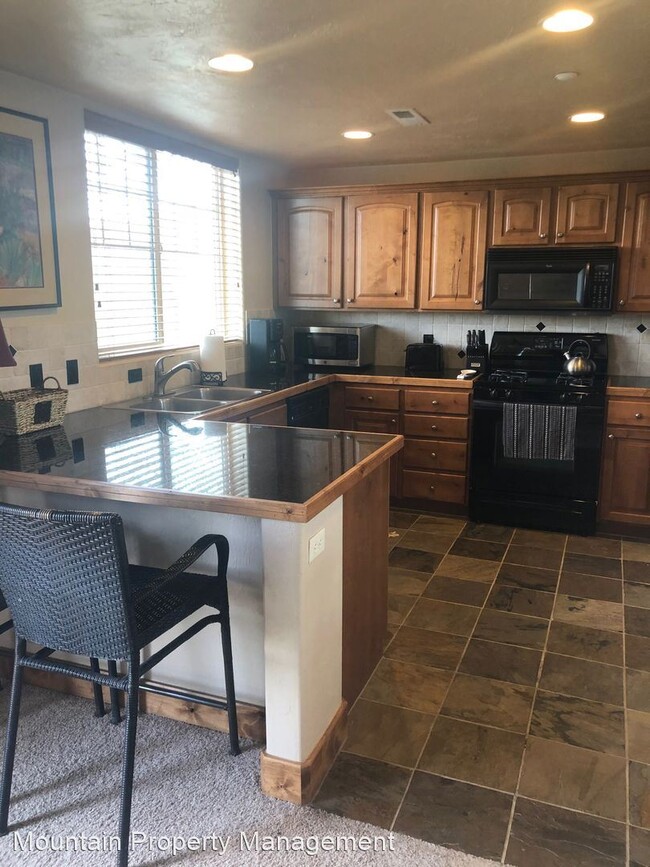 Foto del edificio - 3 br, 2.5 bath House - 6127 N Fox Point Ci...
