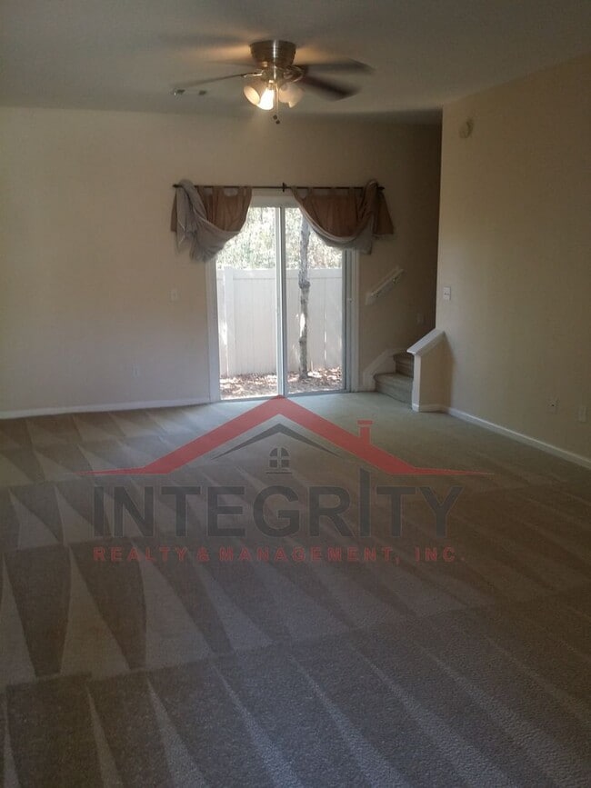 Building Photo - 2 bed/2 bath townhome in Timothy Landing